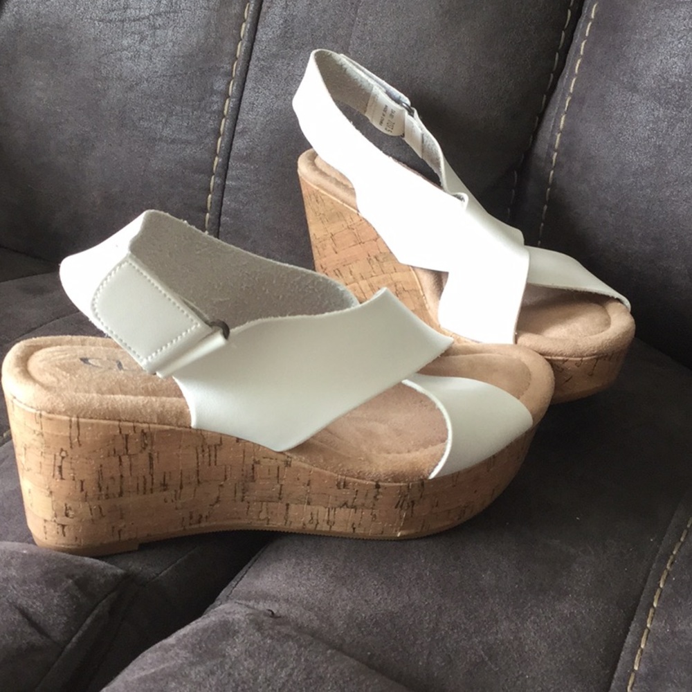 White Wedges